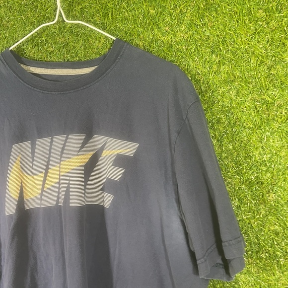 Nike Tee - Picture 2 of 4